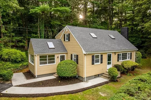 34 Carleton Rd, Hingham, MA 02043