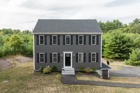 52 Center St, Carver, MA 02330