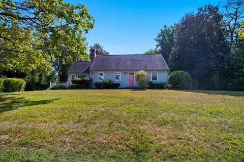 10 Primrose Ln, Wilbraham, MA 01095