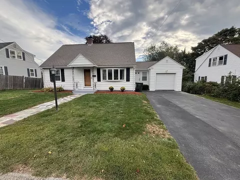 15 Lesley Ave, Auburn, MA 01501