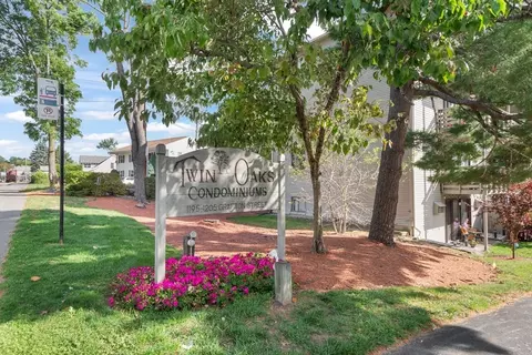 1195 Grafton St #4, Worcester, MA 01604
