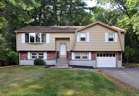 47 Daniel Dr, Abington, MA 02351