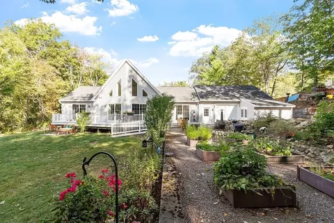 40 Westminster St, Ashburnham, MA 01430