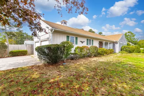 76 Captain Chase Rd, Yarmouth, MA 02664
