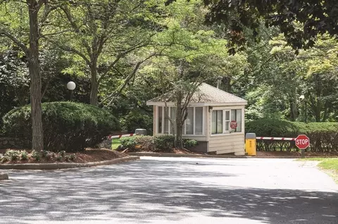250 Hammond Pond Pkwy #615N, Chestnut Hill, MA 02467