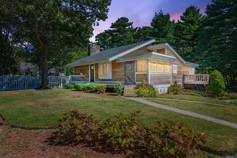 6 Cedar St, Cotuit, MA 02635 photo 4