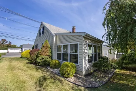 123 Conant St, Danvers, MA 01923 photo 2