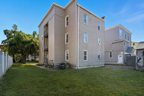 158 Narragansett Blvd, Chicopee, MA 01013