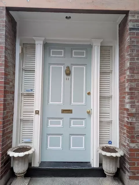 11 W Cedar St, Boston, MA 02108