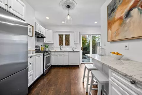 368 E 8th St, Boston, MA 02127 photo 4