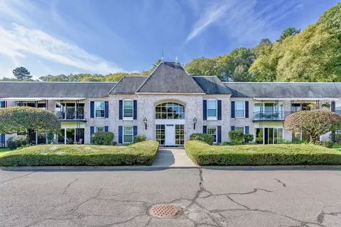 324 Russell Rd #204, Westfield, MA 01085