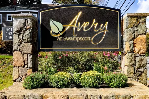 445 Essex St #304, Swampscott, MA 01907