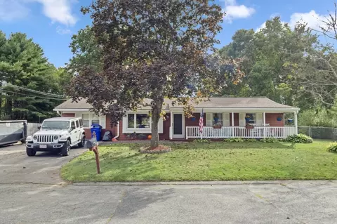 146 Powderhorn Dr, Taunton, MA 02780