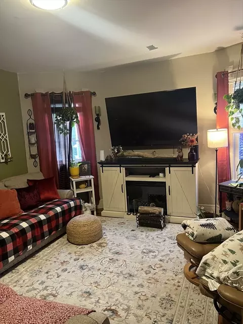 1526 Dwight St, Springfield, MA 01107 photo 5