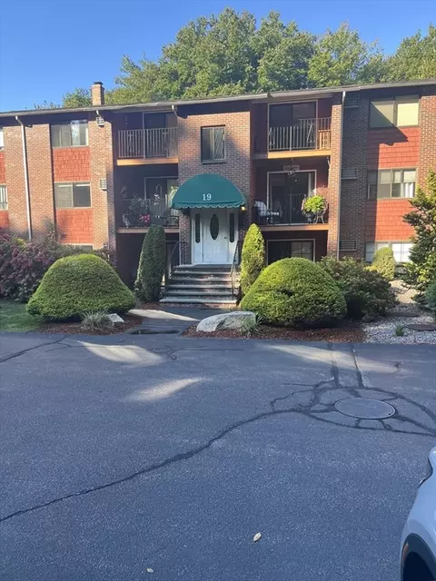 19 Fuller Rd #7, Foxboro, MA 02035