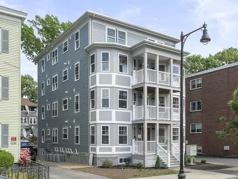 650 Hyde Park Ave #2L, Boston, MA 02131