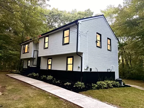 64 Kalman Pl, Taunton, MA 02780