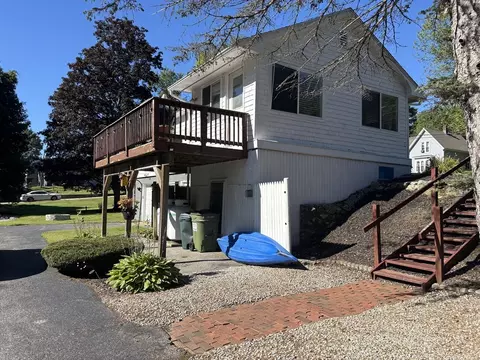 657 Pleasant St, Rochdale, MA 01542