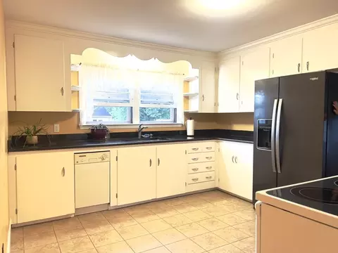 32 Brodeur Ave, Webster, MA 01570 photo 9