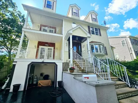 33 Lakeside Dr, Shrewsbury, MA 01545