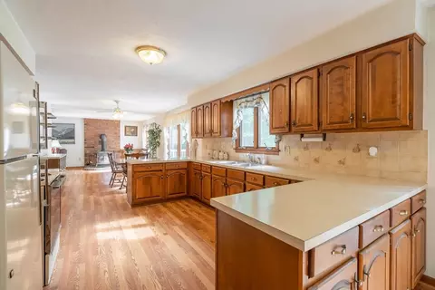 7 Howe Rd, Spencer, MA 01562 photo 5