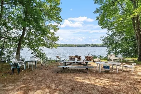 659 Reservoir Rd, Lunenburg, MA 01462