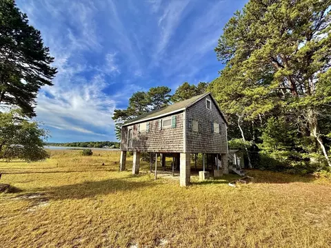 58 Shady Ln, Wareham, MA 02571 photo 2