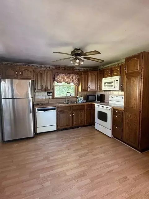 5 Ledge Ave, Spencer, MA 01562 photo 2