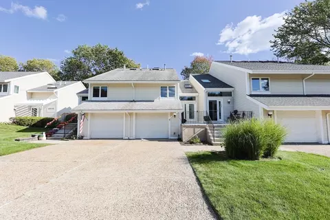 103 Centre Ln #103, Walpole, MA 02081