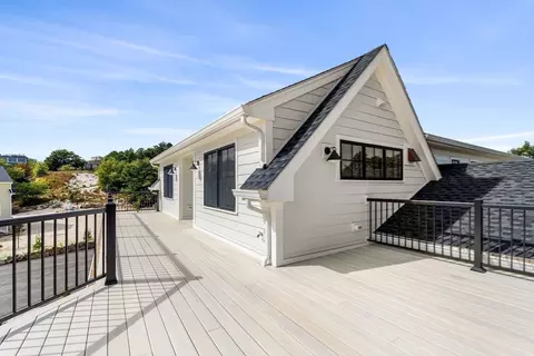 Exterior - 226 Atlantic St, Gloucester, MA 01930 photo 3 of 4