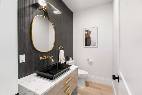 Bath - 226 Atlantic St, Gloucester, MA 01930 photo 1 of 8