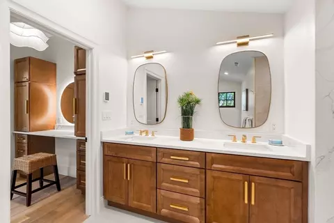Bath - 226 Atlantic St, Gloucester, MA 01930 photo 6 of 8