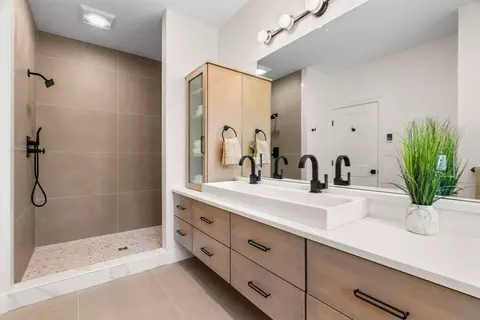 Bath - 226 Atlantic St, Gloucester, MA 01930 photo 4 of 8