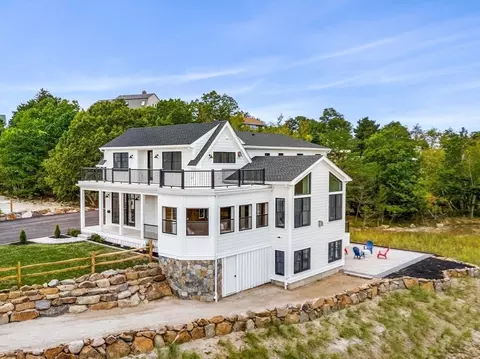 Exterior - 226 Atlantic St, Gloucester, MA 01930 photo 4 of 4