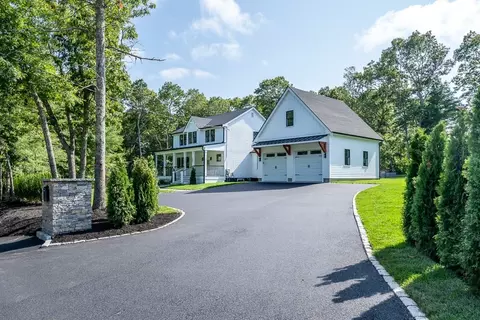 289 Santuit Newtown Rd, Marstons Mills, MA 02648