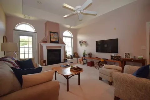 20 Lantern Ln #20, Kingston, NH 03848