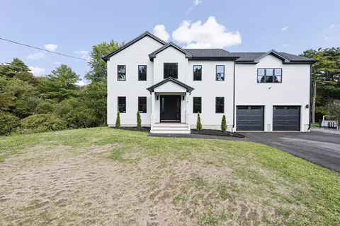 225 Mattapoisett Rd, Acushnet, MA 02743