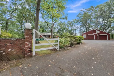 5 Forest Ln, Framingham, MA 01701