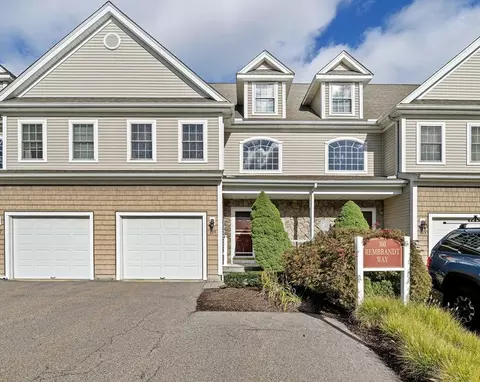 305 Rembrandt Way #305, Abington, MA 02351