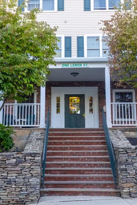 1 Lenox St #312, Norwood, MA 02062