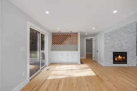Living - 15 Square Rigger Ln, Barnstable, MA 02601 photo 3 of 4