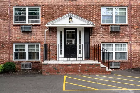 10 Colonial Village Dr #2, Arlington, MA 02474