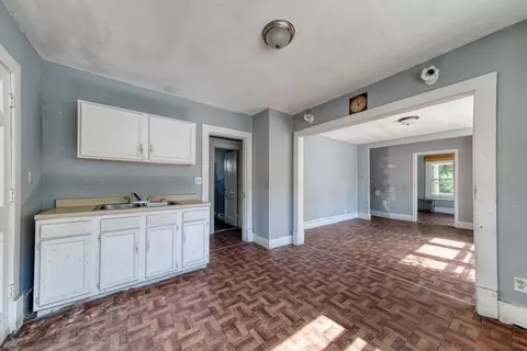 156 158 Norfolk St, Springfield, MA 01109 photo 4