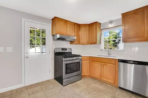 138 Abbott St, Springfield, MA 01118 photo 9