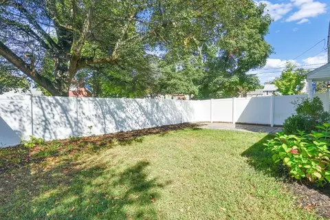 138 Abbott St, Springfield, MA 01118 photo 5