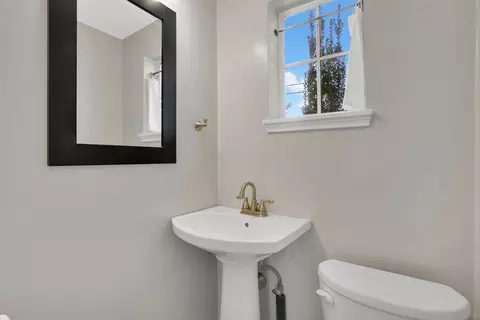 138 Abbott St, Springfield, MA 01118 photo 21