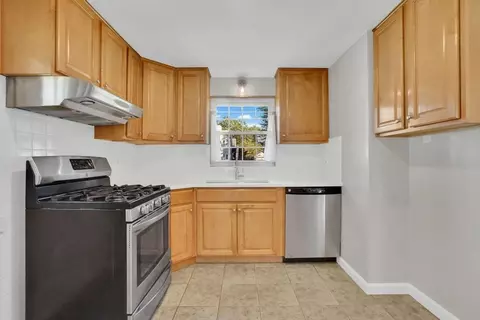 138 Abbott St, Springfield, MA 01118 photo 11