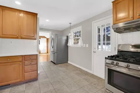 138 Abbott St, Springfield, MA 01118 photo 8