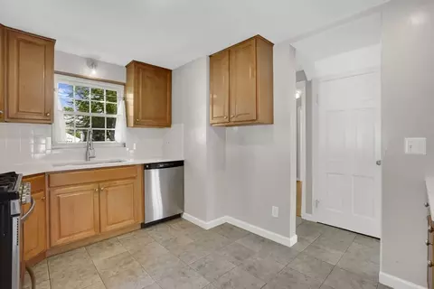 138 Abbott St, Springfield, MA 01118 photo 10