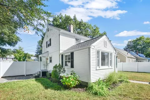 138 Abbott St, Springfield, MA 01118 photo 3